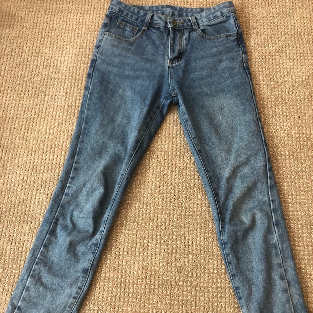 Women’s light wash jeans